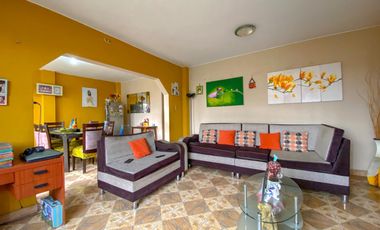 Se Vende Casa De 2 Pisos Cerca Al Mercado 3 Regiones