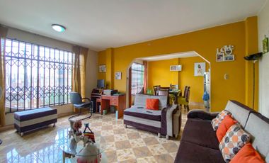 Se Vende Casa De 2 Pisos Cerca Al Mercado 3 Regiones