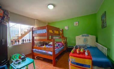 Se Vende Casa De 2 Pisos Cerca Al Mercado 3 Regiones