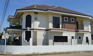 Fully Furnished 5 bed and 5 1/2 bath, centralized airconditioning house at Philam Village, Pueblo de Oro