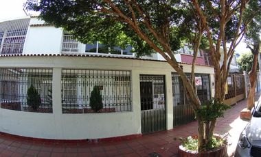 casa en venta en lleras restrepo. Cod V19522