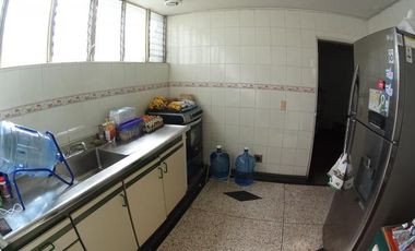 casa en venta en lleras restrepo. Cod V19522