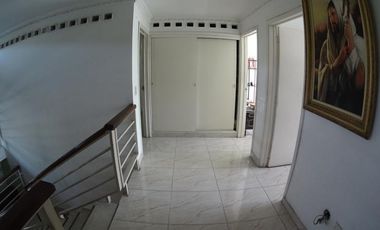 casa en venta en lleras restrepo. Cod V19522