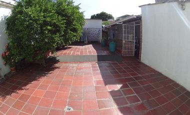 casa en venta en lleras restrepo. Cod V19522