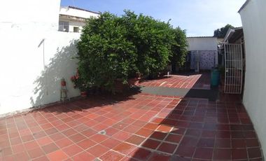 casa en venta en lleras restrepo. Cod V19522