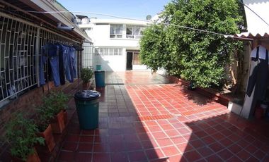 casa en venta en lleras restrepo. Cod V19522