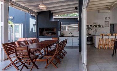 Casa Quinta 5 Amb. En Venta Pileta, Sauna y Jacuzzi - Costa Esmeralda, Pinamar