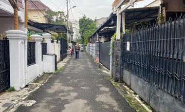 Rumah disewakan di Tebet Barat Dalam