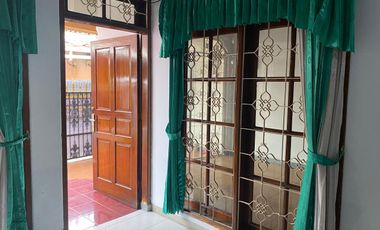 Rumah disewakan di Tebet Barat Dalam