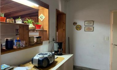 EXCELENTE CHALET EN ESQUINA DE 4 AMB