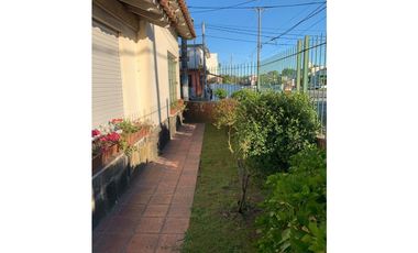 EXCELENTE CHALET EN ESQUINA DE 4 AMB