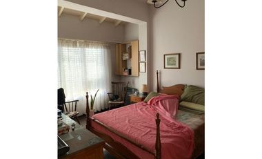 EXCELENTE CHALET EN ESQUINA DE 4 AMB