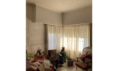 EXCELENTE CHALET EN ESQUINA DE 4 AMB
