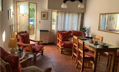 EXCELENTE CHALET EN ESQUINA DE 4 AMB
