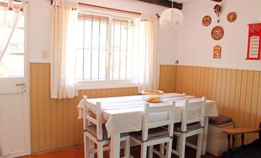 Casa de 4 ambientes con cochera en venta en Olivos