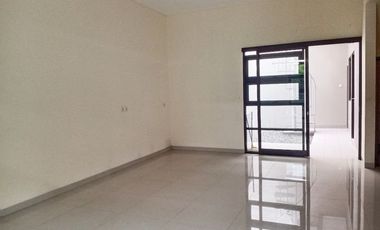 Di Sewakan Rumah Baru Siap Huni 5 Kamar di Jl. Kembar Baru Bandung