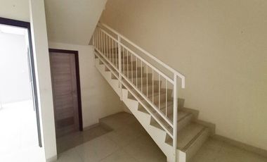 Di Sewakan Rumah Baru Siap Huni 5 Kamar di Jl. Kembar Baru Bandung