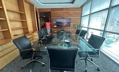 Excelente Oficina en distrito el Golf