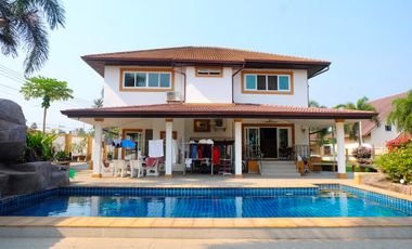 4 bedroom House in  Bang Saray
