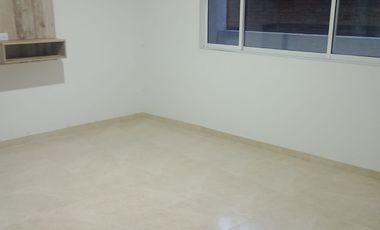 🏬 Aquilo aparta estudio  barrio cuarto de legua cerca a la universidad Santiago Cali y mall plaza. agua y gas incluidos .. Cod A19302