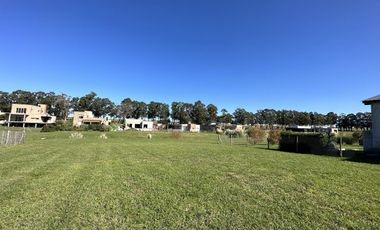 En venta Lote Barrancas de San Benito, Chapadmalal, Fondo de Arroyo.