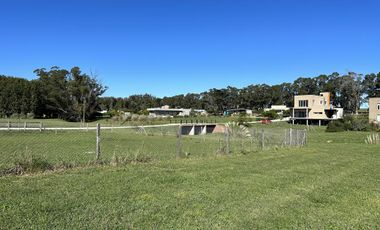 En venta Lote Barrancas de San Benito, Chapadmalal, Fondo de Arroyo.