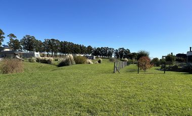 En venta Lote Barrancas de San Benito, Chapadmalal, Fondo de Arroyo.