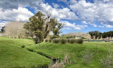 En venta Lote Barrancas de San Benito, Chapadmalal, Fondo de Arroyo.