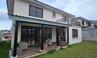 Casa en Venta en Costa Verde Con Lote de 350mt2