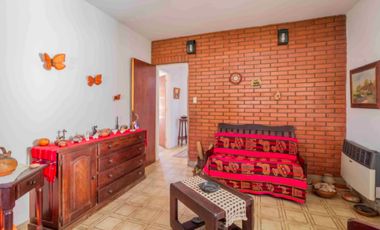 Venta casa con parque y galpón- José León Suarez