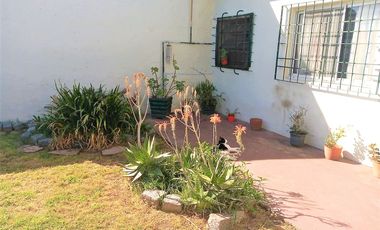 Venta casa con parque y galpón- José León Suarez