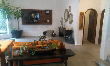 CASA EN VENTA A ORILLA DEL LAGO 