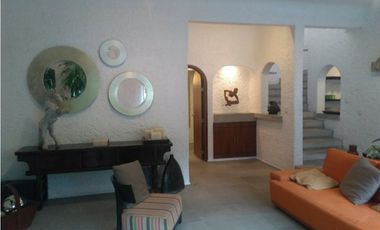 CASA EN VENTA A ORILLA DEL LAGO 