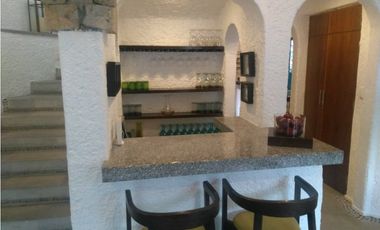 CASA EN VENTA A ORILLA DEL LAGO 