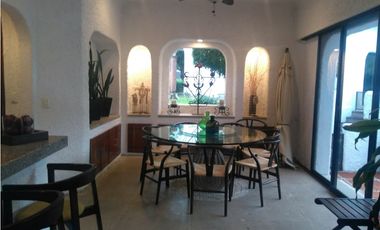 CASA EN VENTA A ORILLA DEL LAGO 