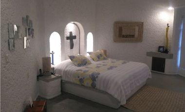 CASA EN VENTA A ORILLA DEL LAGO 