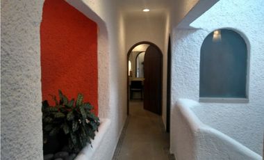 CASA EN VENTA A ORILLA DEL LAGO 