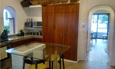 CASA EN VENTA A ORILLA DEL LAGO 