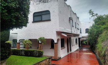CASA EN VENTA A ORILLA DEL LAGO 