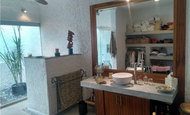 CASA EN VENTA A ORILLA DEL LAGO 