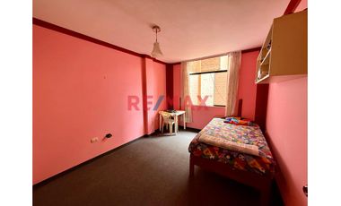 Venta de linda casa de 3 pisos mas azotea en Urb. San Isidro I Etapa, rodeada de parques
Ubicada cerca de Av. Metropolitana II, Universidad Privada d