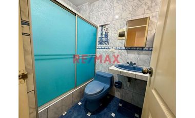 Venta de linda casa de 3 pisos mas azotea en Urb. San Isidro I Etapa, rodeada de parques
Ubicada cerca de Av. Metropolitana II, Universidad Privada d
