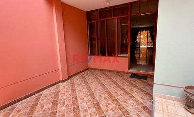 Venta de linda casa de 3 pisos mas azotea en Urb. San Isidro I Etapa, rodeada de parques
Ubicada cerca de Av. Metropolitana II, Universidad Privada d