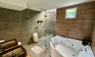 casa en venta en el poblado. Cod V776555