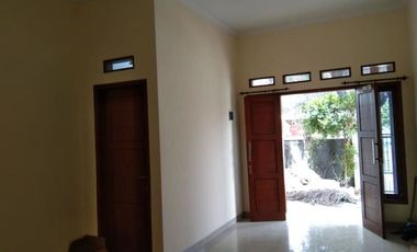 Rumah 2 Lantai di Laweyan
