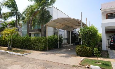 casa en venta en santo tomas. Cod V85160