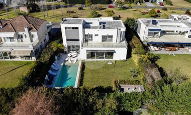 Flores Prop. Vende Casa en La Lomada De Pilar - Pilar