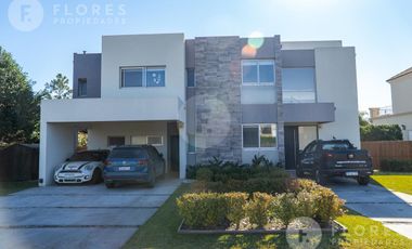 Flores Prop. Vende Casa en La Lomada De Pilar - Pilar