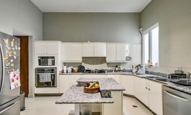 SE VENDE CASA EN FIESOLE INTERLOMAS