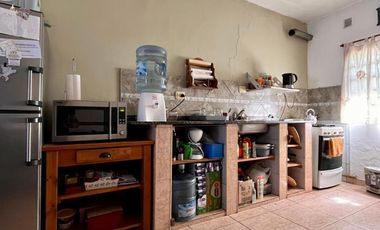 Casa de 4 AMBIENTES ubicada a 150 metros de la calle Figueroa